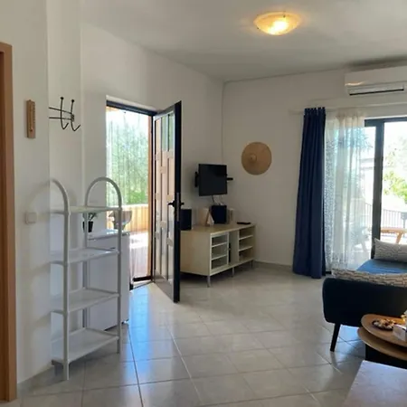 Apartment Panous 1 *